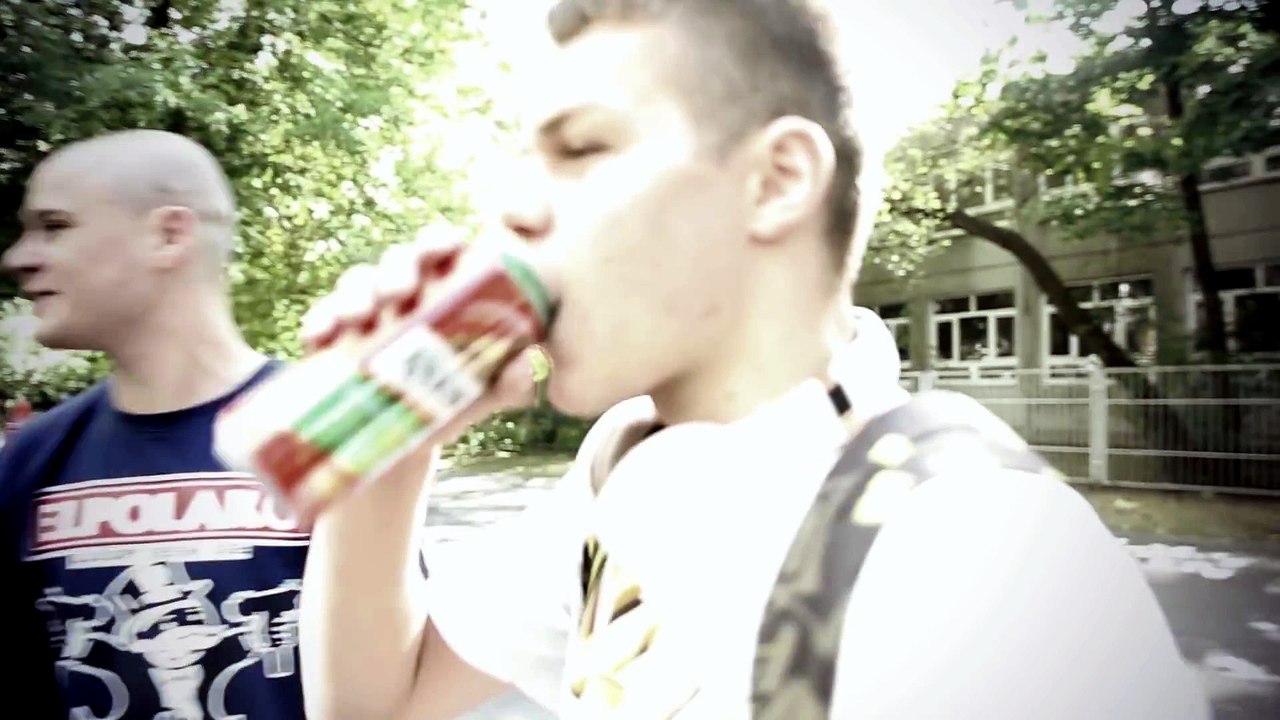 Theodor - Momenty feat_ Lilu (prod. Poszwixxx) [Official Video]