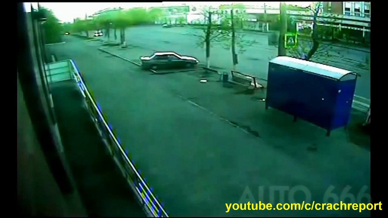 Car Crashes Into Pole
