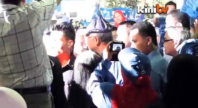 Kit Siang 'not giving thought' to joining BN