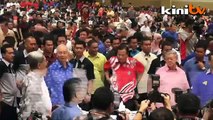 Najib woos Chinese voters in Johor