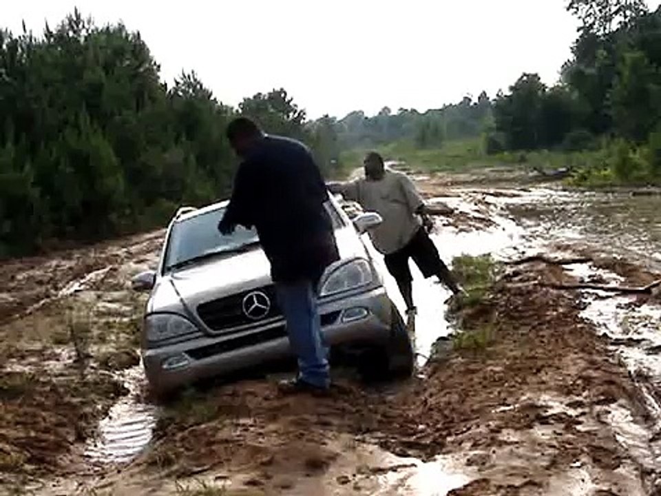 isuzu trooper; now Mercedes Benz turn to off road