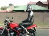 Веселая но опасная езда на мотоцикле