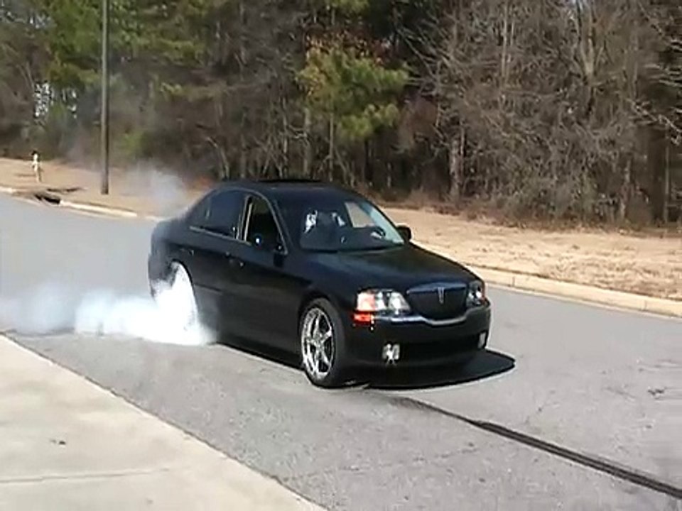 Lincoln LS V8 Donuts
