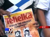 Shiv Sena activists burn copies of 'Tehelka magazine' - Tv9 Gujarati