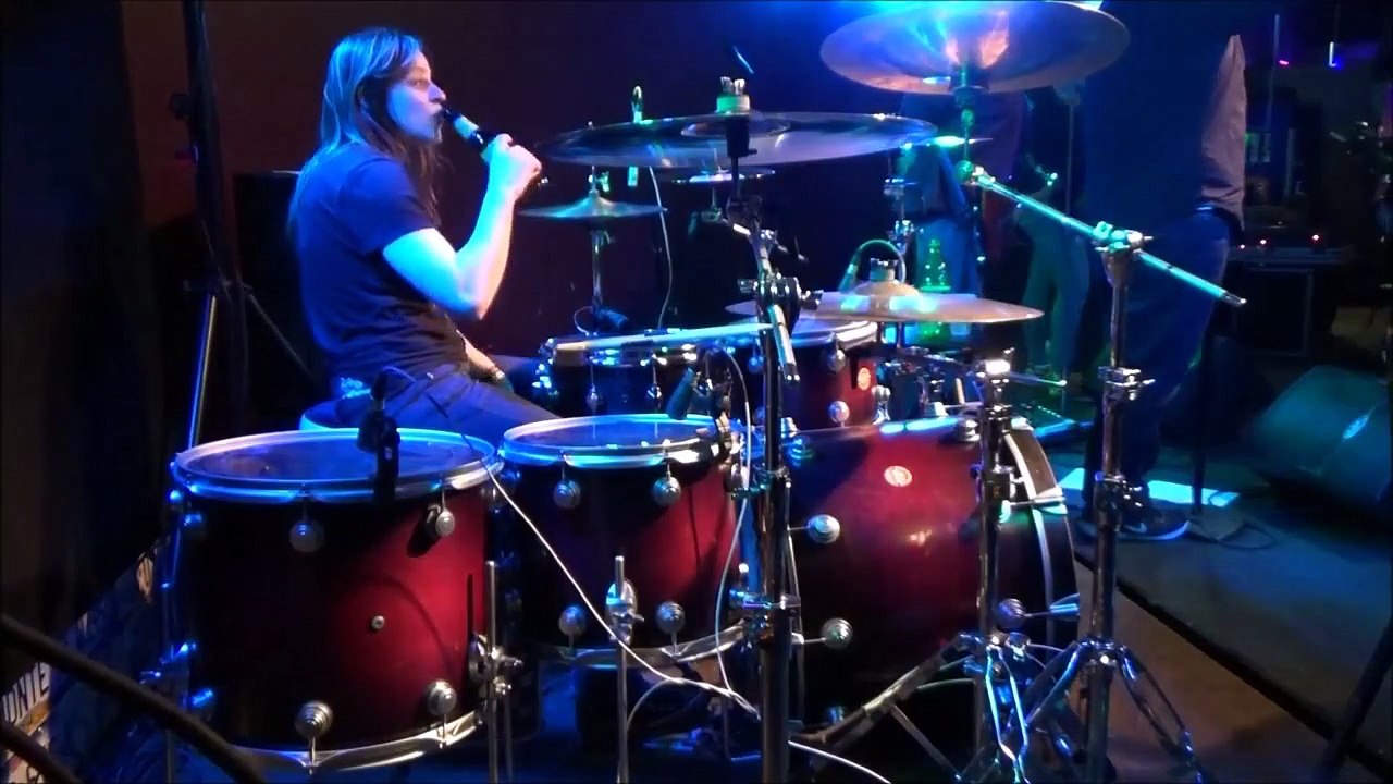 Fargo girl drummer plays drum cover of green day's basket case