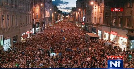 Fou ! Plus de 50 000 personnes accueillent les champions d’Europe U16 de basket à Sarajevo