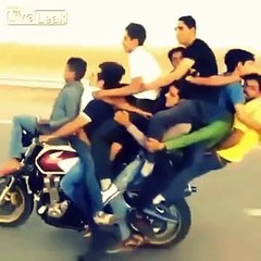 9 people on 1 Motocycle
