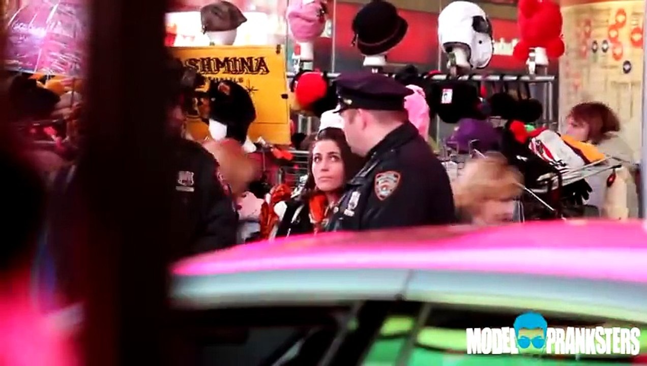 Picking Up Police Officers  in NYC -  Picking Up Cops  - Girls Picking Up Guys
