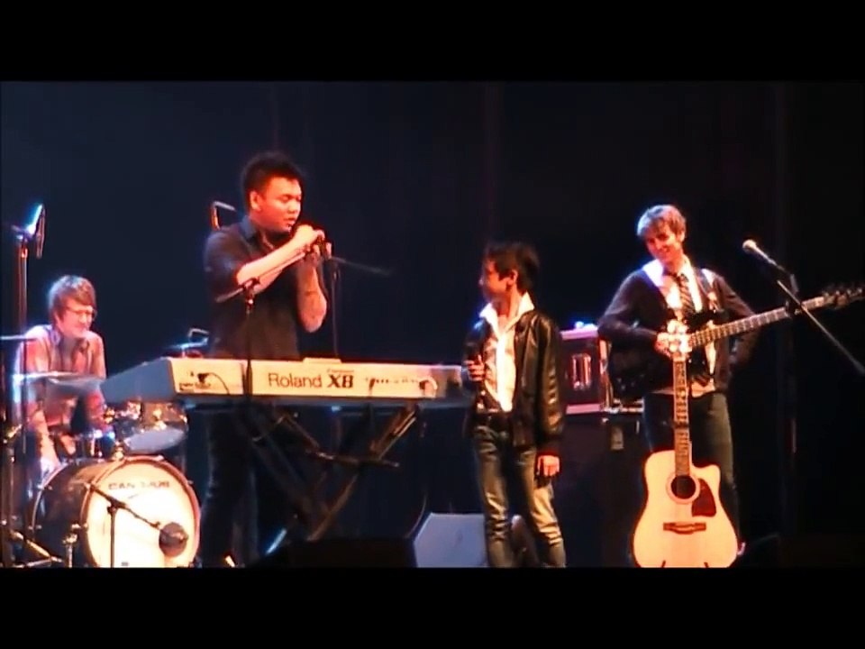 Just The Way You Are Bruno Mars cover by Miguel Antonio and AJ Rafael [Singapore]
