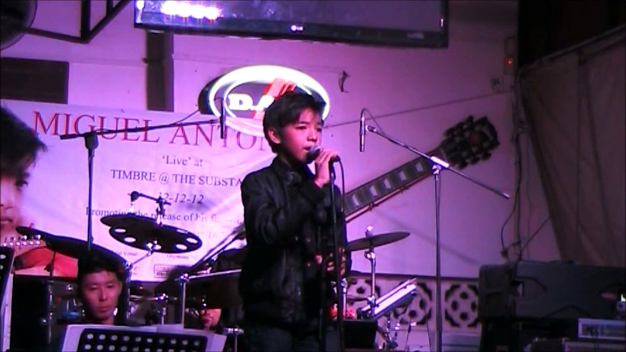 Man In The Mirror-Michael Jackson cover by Miguel Antonio