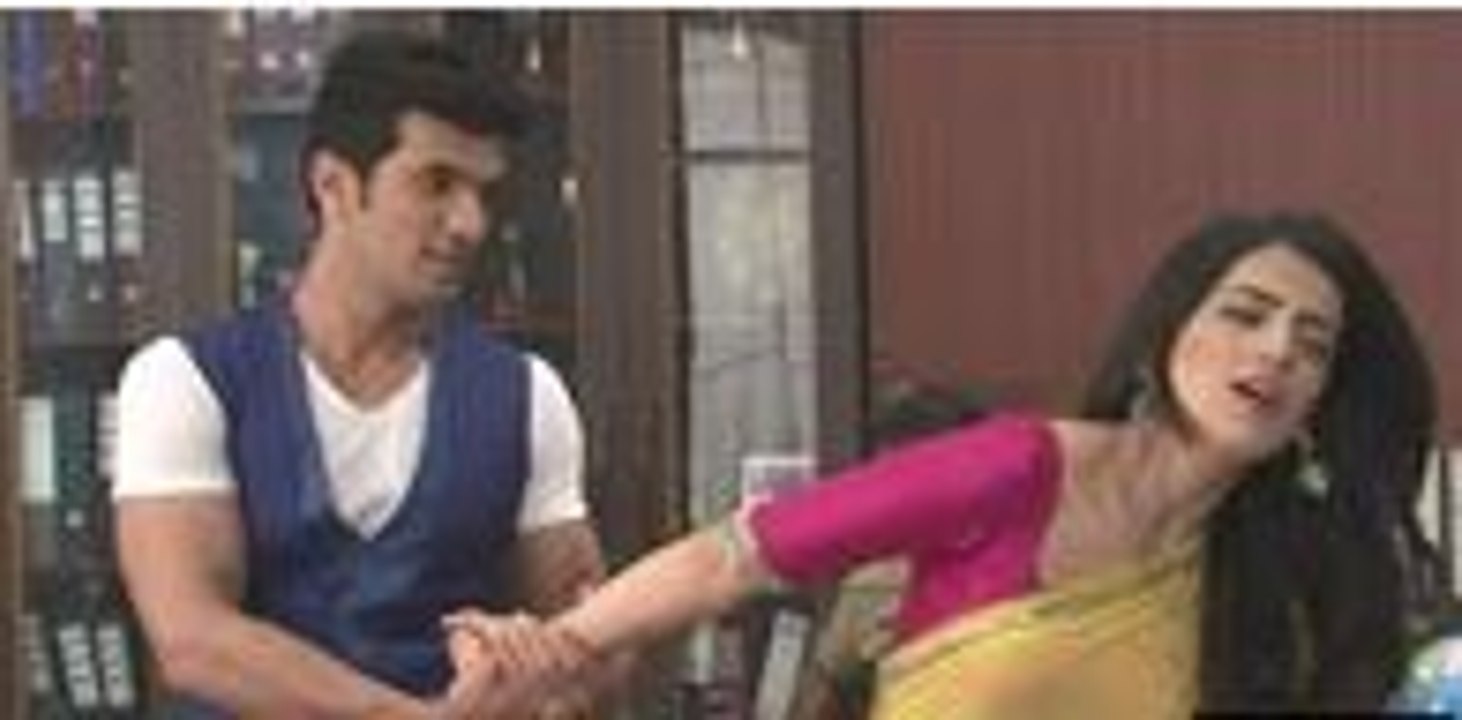 Shikhar ki baat naa maan ne par shikhar ne ki Ishani ke saath maar peet - 18 aug 2015 - Meri Aashiqui Tum Si Hi