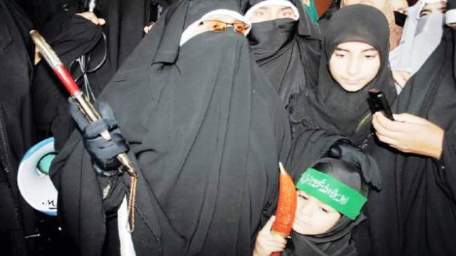 Pakistan's Flag | Dukhtaran-e-Millat Chief Asiya Andrabi Booked for Hoisting Pak Flag
