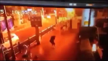 Bangkok - 22 morti per bomba nel centro, granata da un ponte