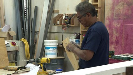 Maryland carpenter prepares altar for Pope's visit