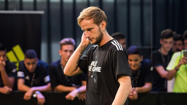 Rakitic: Hemos conseguido 4 títulos de 5 y tenemos que estar orgullosos de lo que estamos haciendo
