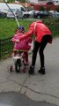 MARIA O ÎNVAȚĂ PE ANDREEA PE BICICLETĂ