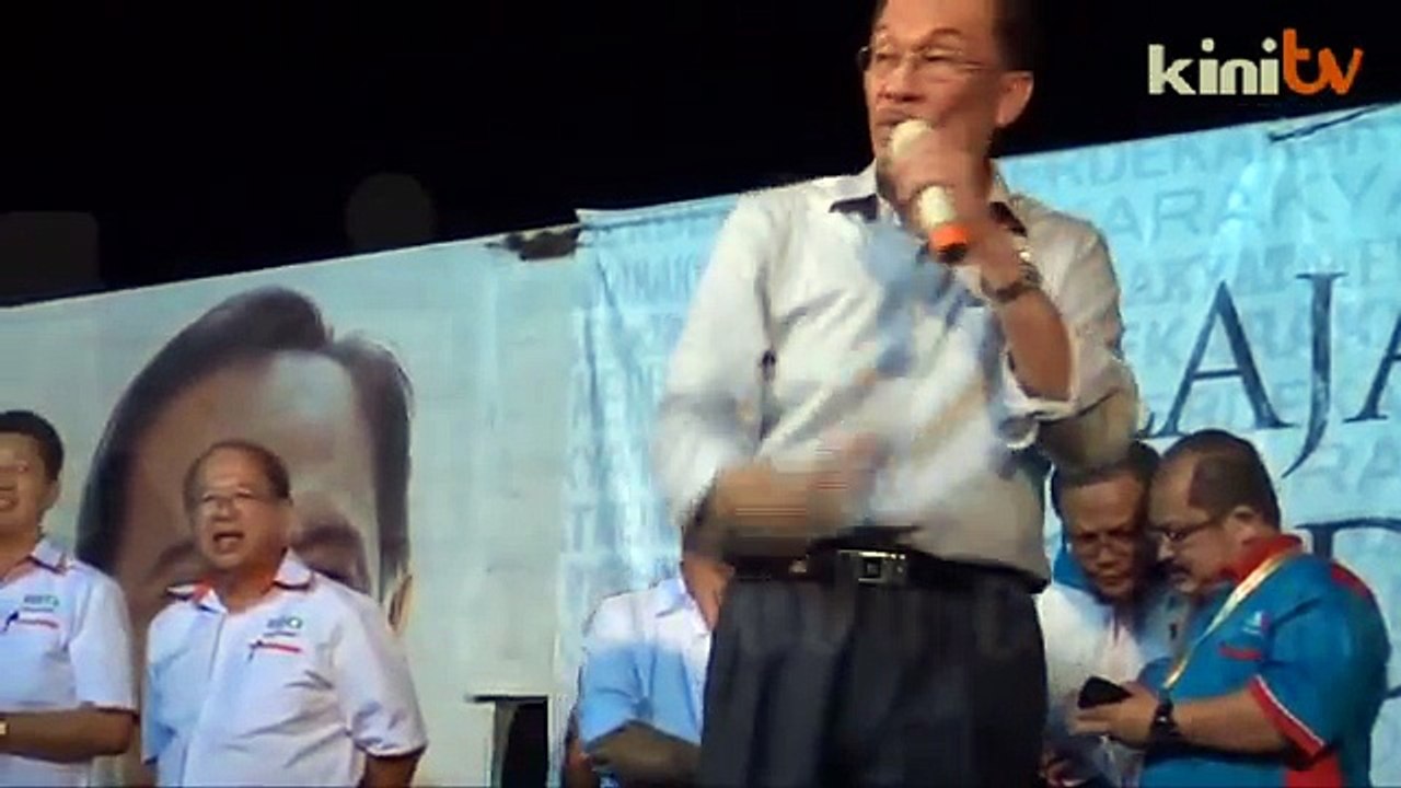 Thousands throng Anwar ceramah in Malacca