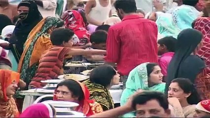 Pakistani Awam Khany pr Toot Pary