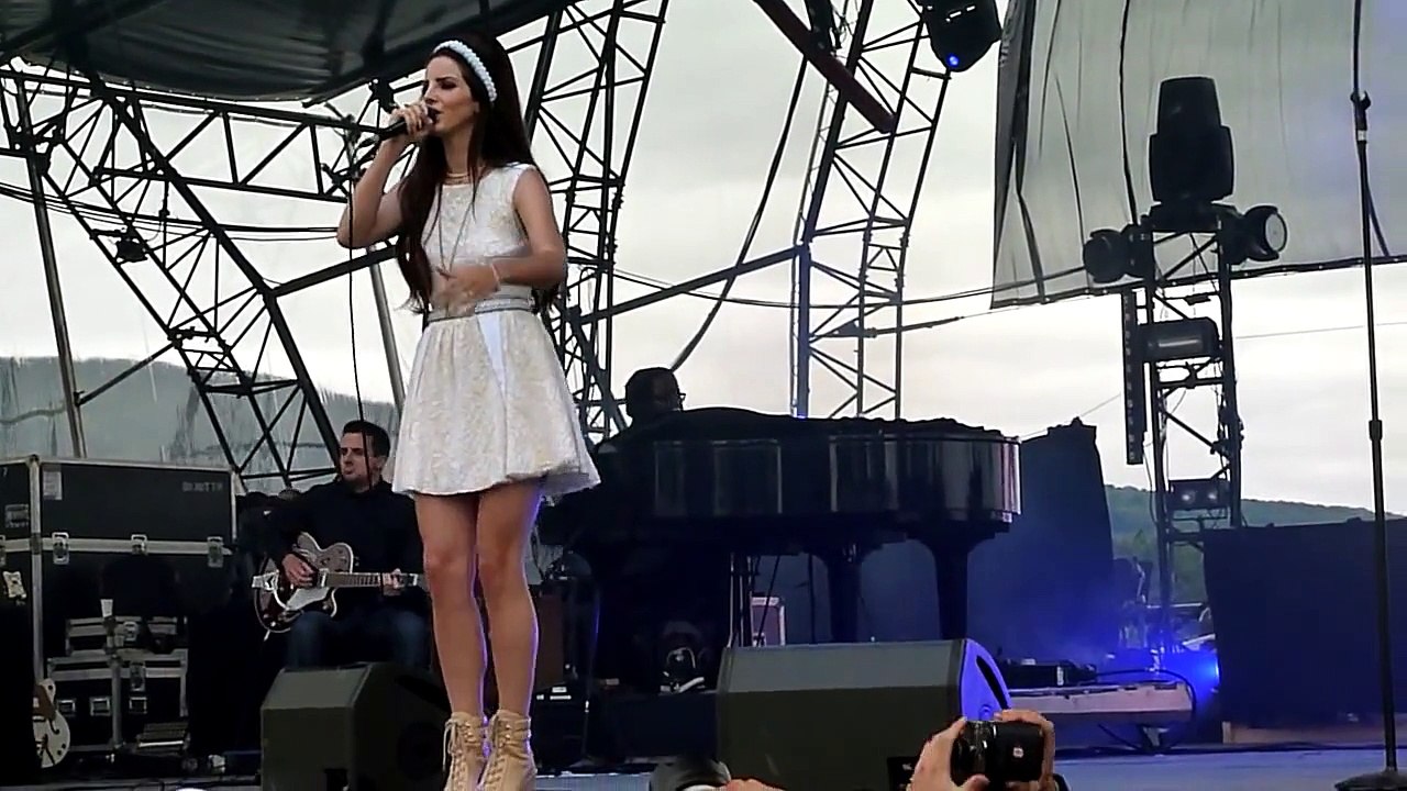 Lana Del Rey - Blue Jeans @ Eurockéennes, Belfort 2012-07-01
