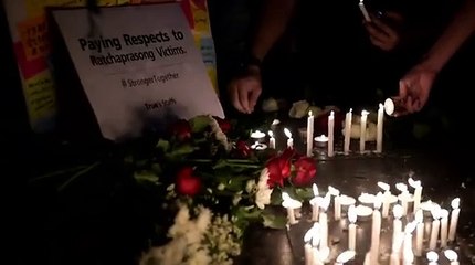 Así es la vigilia por las víctimas del atentado en Tailandia