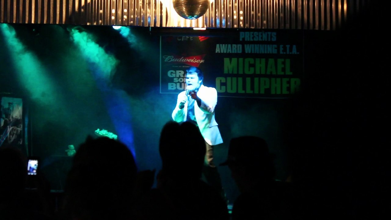 Michael Cullipher sings 'Rubberneckin' Elvis Week 2015