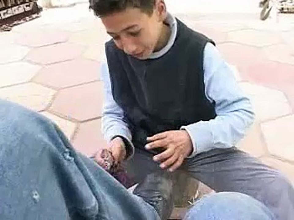 Shoe shine boy: Iraq