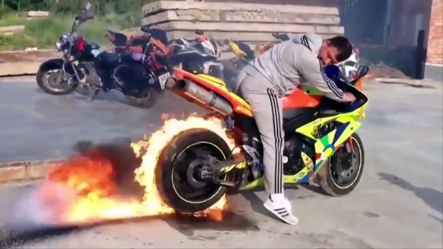 Yamaha YZF R1 Burnout-Alev alan lastik
