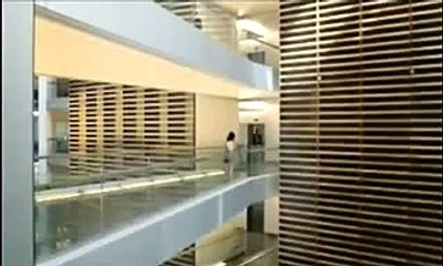 Curiosidades - Mujer pierde su vestido en ascensor