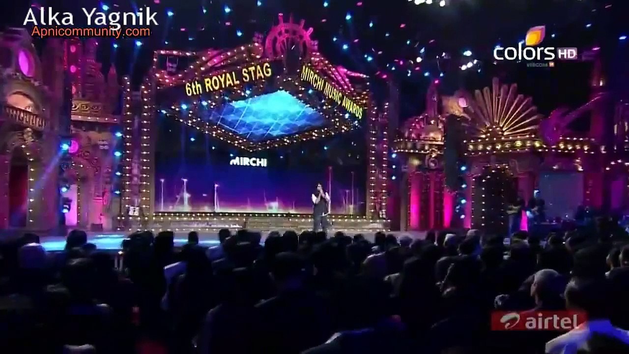 Alka Yagnik Sings Live Tribute to SRK at Mirchi Music Award 2014
