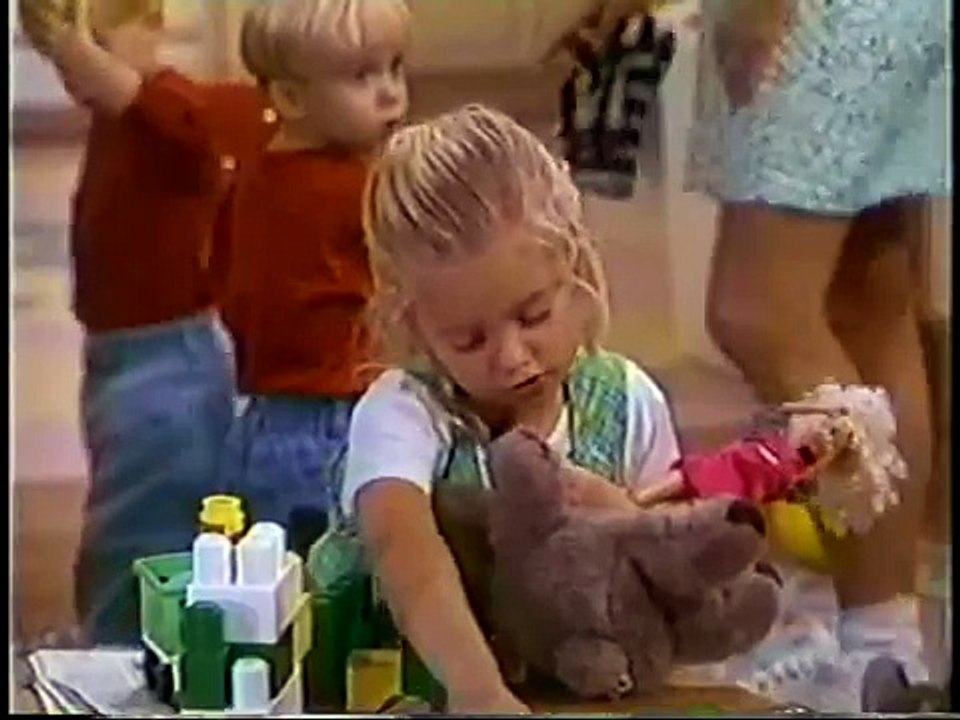 Everybody Loves Raymond - Ray Disciplines Ally