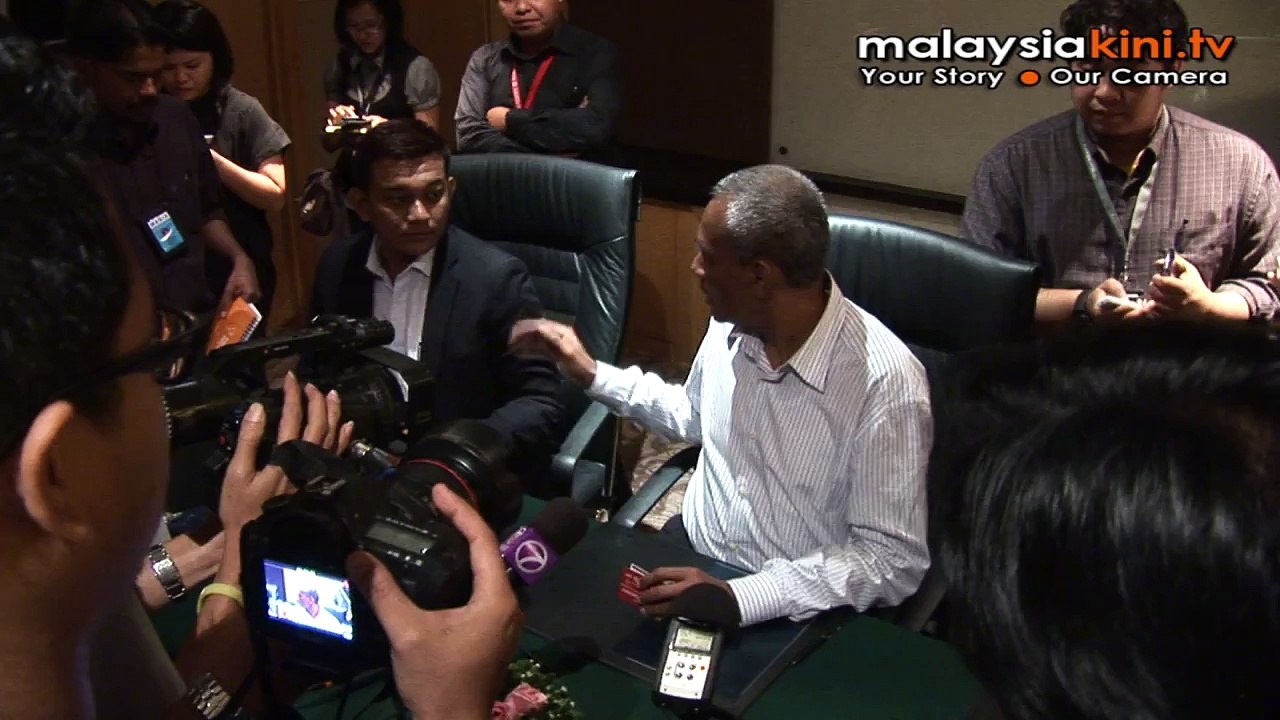 'Home Ministry sec-gen also interferes with police'