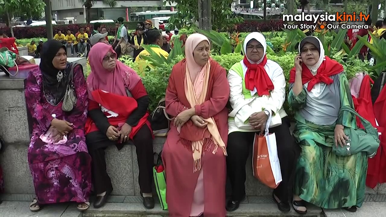 Rally leaders take to the podium to rally followers