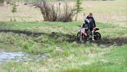 Dirt Bike Mud Fight 2009