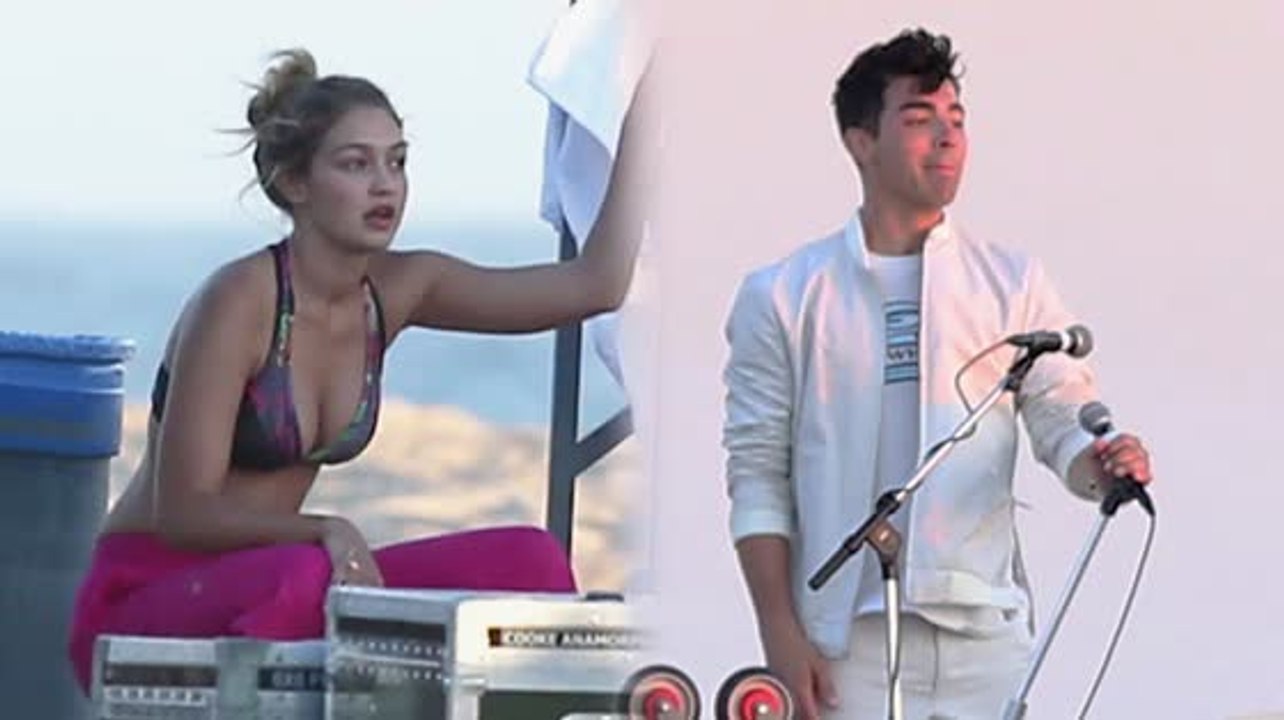 Gigi Hadid hilft Joe Jonas beim Dreh seines neuen Musikvideos