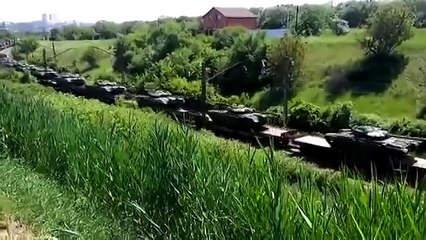 Киев перебрасывает тяжелую военную технику на Донбасс.