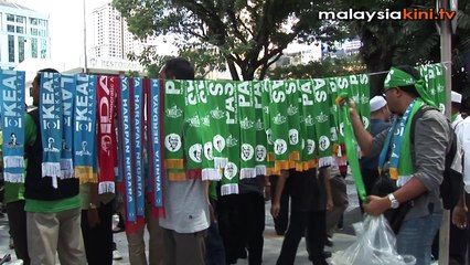 Penyokong Pakatan berhimpun minta Soi Lek minta maaf