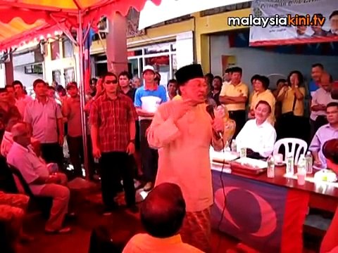 PKR bus scores red paint hattrick outside mosque