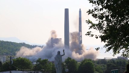 Controlled explosion fails in Canada