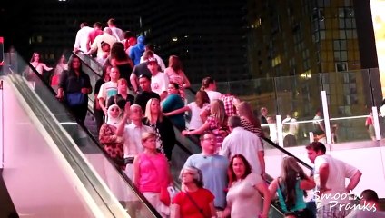 Escalator Pickpocketing in Las Vegas!