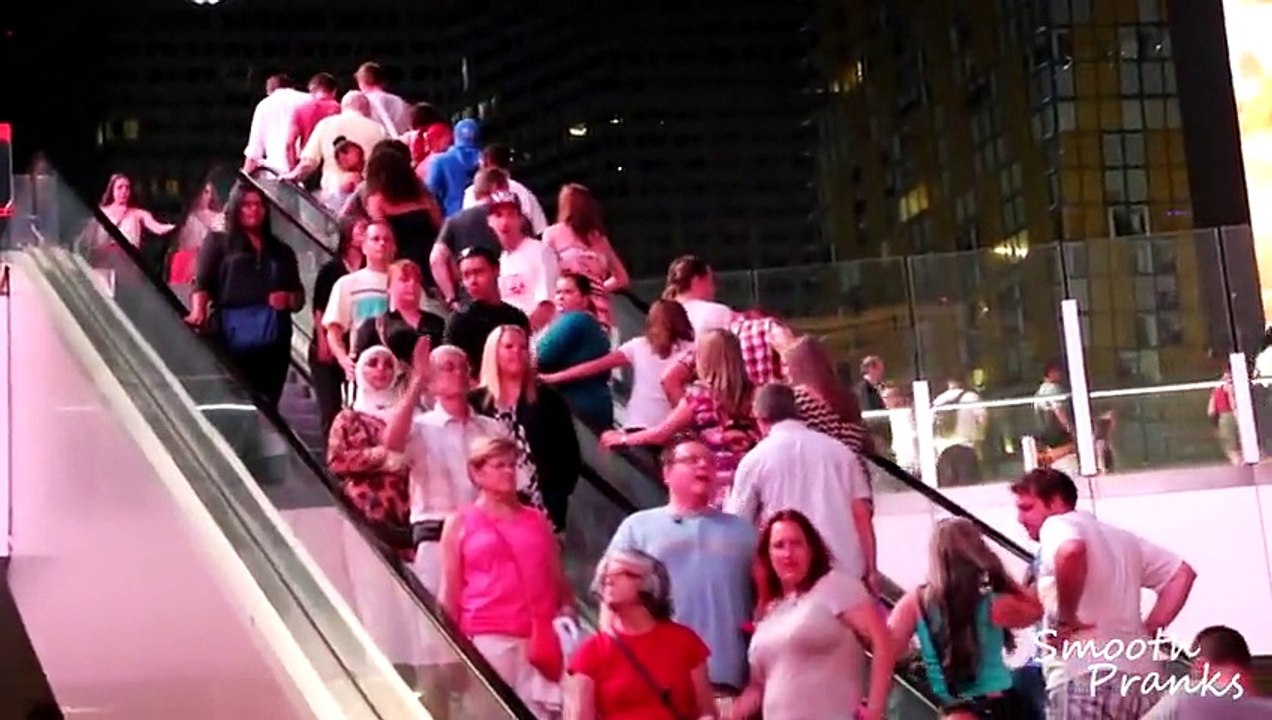 Escalator Pickpocketing in Las Vegas!