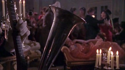 Anna Chancellor in Tipping The Velvet 5