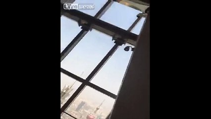 LiveLeak - Window cleaners riding wind gusts-copypasteads.com