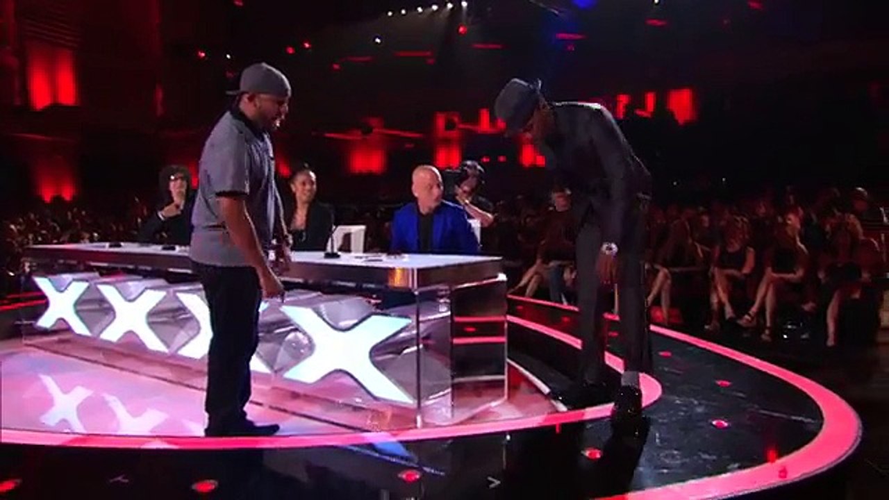 Smoothini Street Magician Mystifies With a Shoelace America's Got Talent 2014