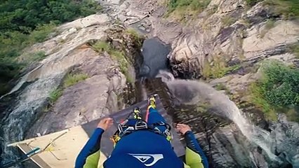 Record du monde: Un plongeon terrifiant depuis une falaise de 59m !