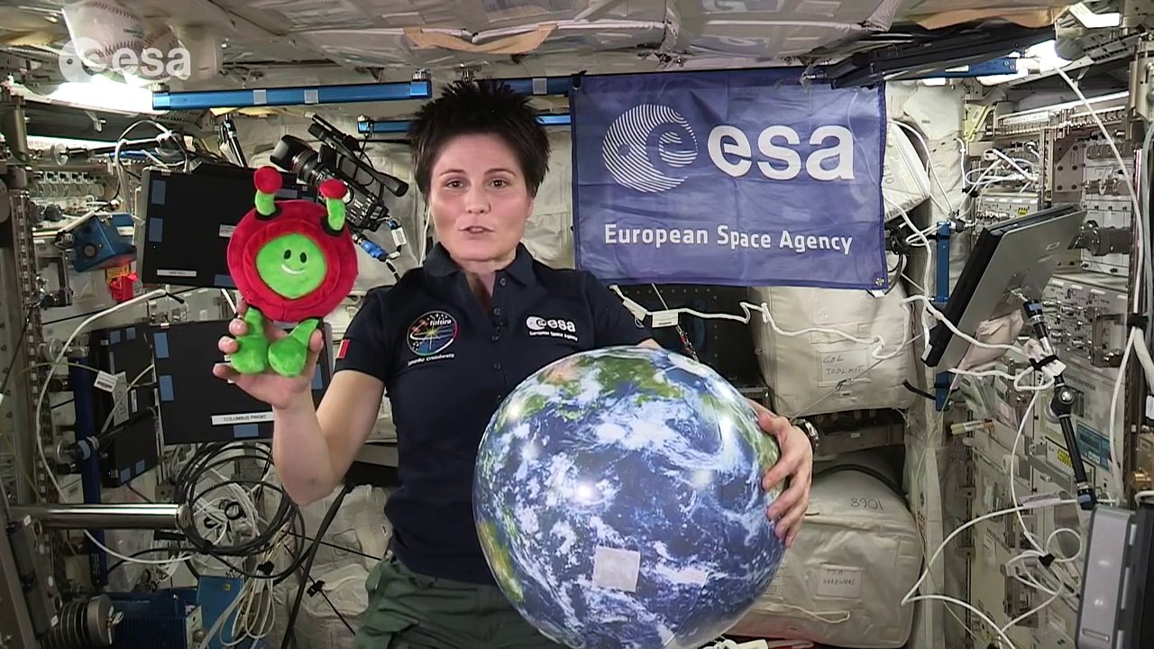 Barycentric balls in space - classroom demonstration video, VP07b