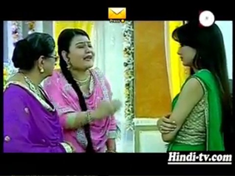 Pragya Ka Aisa Roop Dekh Ke Dadi Ko Laga Jatka - 19 August 2015 - Kumkum Bhagya