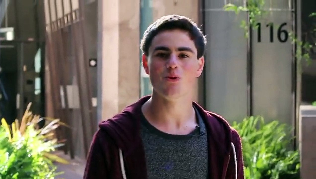 Kissing Prank - College Girls Hold Their Breath
