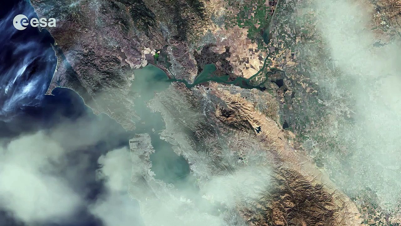 Earthquake monitoring with radar satellites