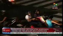 Grupos opositores asedian sede de teleSUR en Caracas