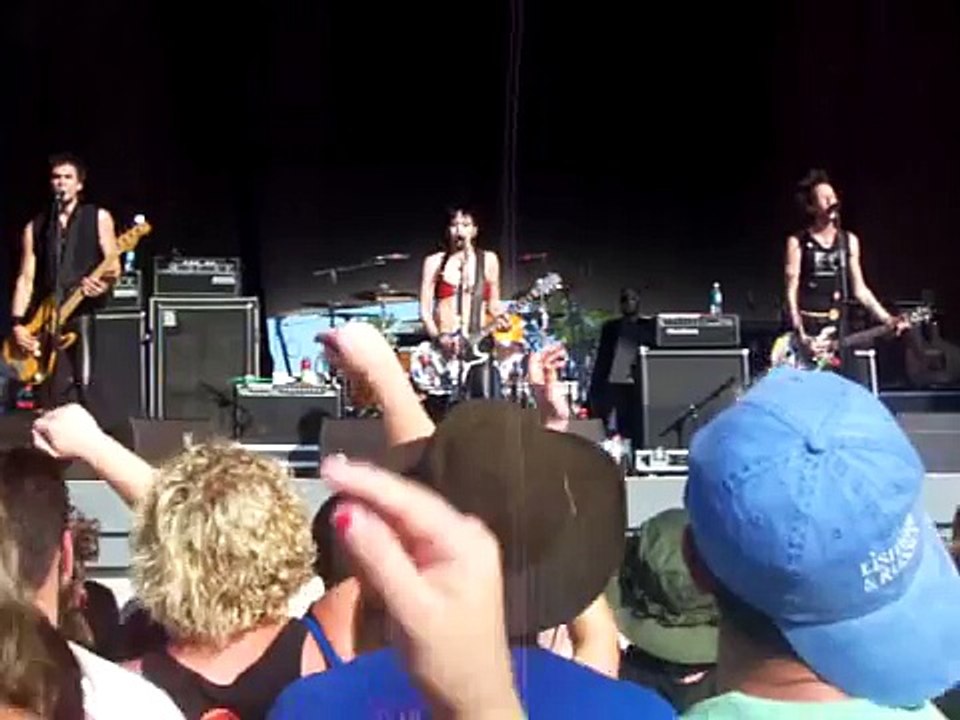 Joan Jett and The Blackhearts - I Love Rock and Roll